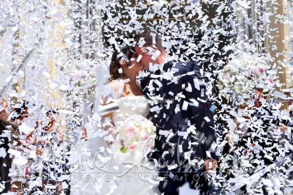 Lancio del riso: significato, tradizioni e alternative originali -  Accademia del Wedding